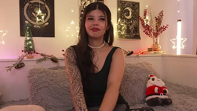 sophieee art online show from December 16, 8:36 pm