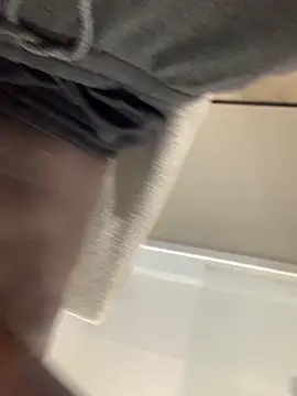 Snapshot of junior21m chatting on October 1, 1:28 pm junior21m online show from October 1, 1:28 pm