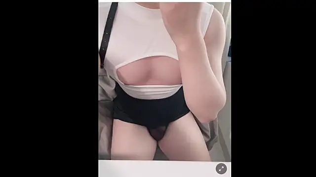 Snapshot of owneeeeb chatting on October 9, 11:47 pm owneeeeb online show from October 9, 11:47 pm