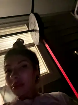 bbgurlnickii online show from September 13, 6:24 am