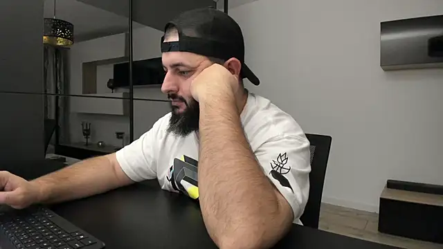 Snapshot of DravenPeak chatting on December 1, 10:15 pm DravenPeak online show from December 1, 10:15 pm