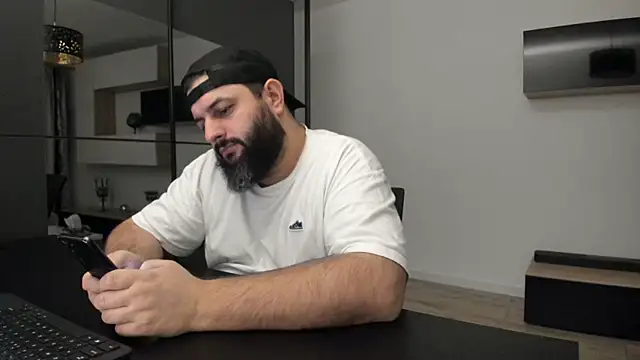 Snapshot of DravenPeak chatting on December 21, 7:32 pm DravenPeak online show from December 21, 7:32 pm