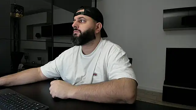 Snapshot of DravenPeak chatting on February 16, 9:33 pm DravenPeak online show from February 16, 9:33 pm