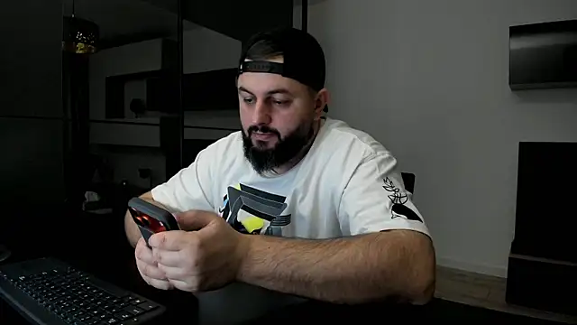 Snapshot of DravenPeak chatting on March 9, 6:23 pm DravenPeak online show from March 9, 6:23 pm