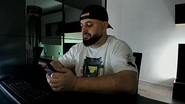 Snapshot of DravenPeak chatting on March 20, 8:03 pm DravenPeak online show from March 20, 8:03 pm