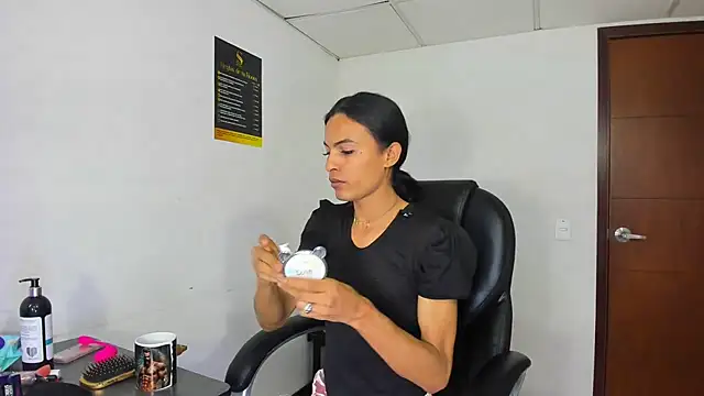 Aisha hotts777 online show from December 21, 4:41 am