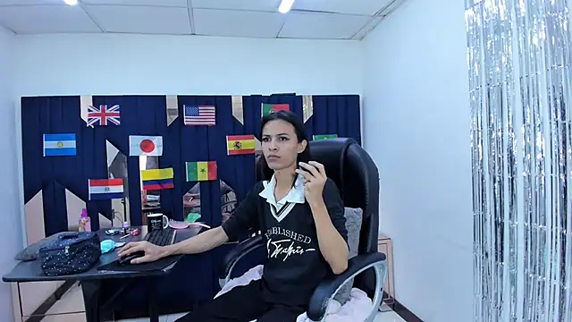 Snapshot of Aisha_hotts777 chatting on July 6, 8:22 pm Aisha hotts777 online show from July 6, 8:22 pm