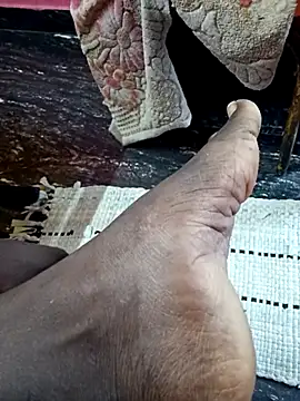 Snapshot of dolphiinn chatting on November 24, 1:05 am dolphiinn online show from November 24, 1:05 am