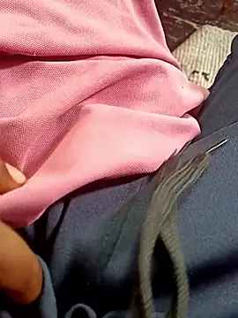 Snapshot of dolphiinn chatting on December 3, 1:46 am dolphiinn online show from December 3, 1:46 am