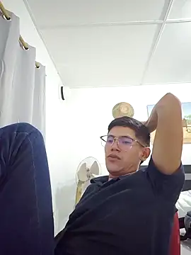 Snapshot of Ajhg98 chatting on February 25, 3:16 am Ajhg98 online show from February 25, 3:16 am