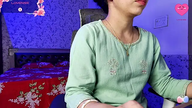 Snapshot of snow_white123 chatting on May 17, 9:55 pm snow white123 online show from May 17, 9:55 pm