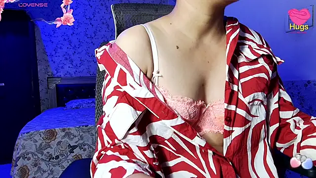 Snapshot of snow_white123 chatting on June 20, 9:50 pm snow white123 online show from June 20, 9:50 pm