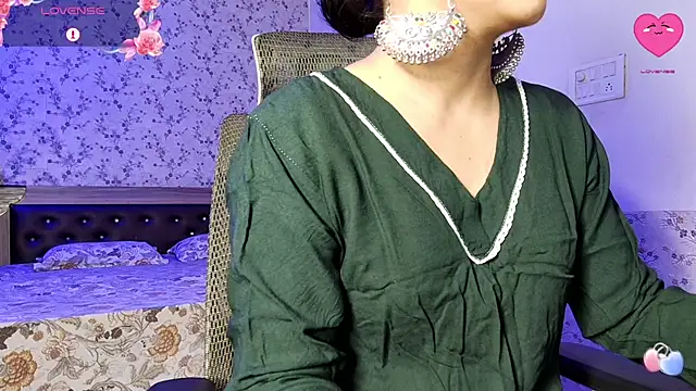 Snapshot of snow_white123 chatting on July 6, 9:39 pm snow white123 online show from July 6, 9:39 pm