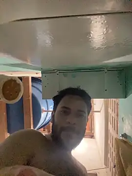 Snapshot of spiderfindom chatting on June 18, 7:29 pm spiderfindom online show from June 18, 7:29 pm