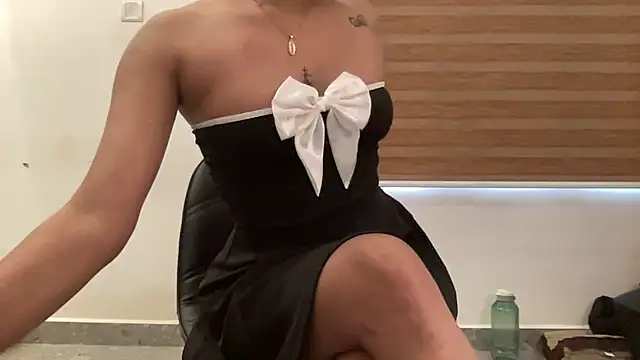 Snapshot of LucytheDevilQueen chatting on November 30, 2:59 am LucytheDevilQueen online show from November 30, 2:59 am