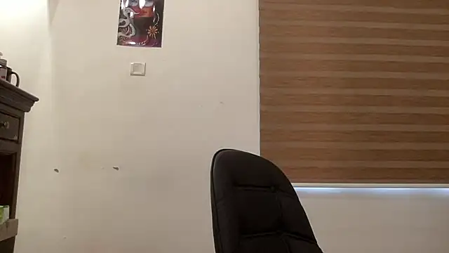 Snapshot of LucytheDevilQueen chatting on December 1, 3:00 am LucytheDevilQueen online show from December 1, 3:00 am