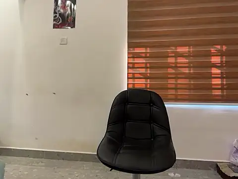 Snapshot of LucytheDevilQueen chatting on December 14, 3:56 am LucytheDevilQueen online show from December 14, 3:56 am