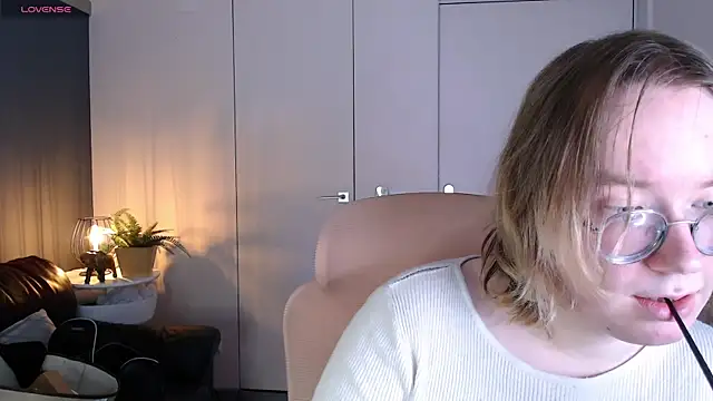 Snapshot of Amanda_Butlerr chatting on May 8, 10:53 am Amanda Butlerr online show from May 8, 10:53 am