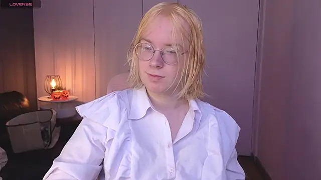 Snapshot of Amanda_Butlerr chatting on May 28, 1:19 pm Amanda Butlerr online show from May 28, 1:19 pm