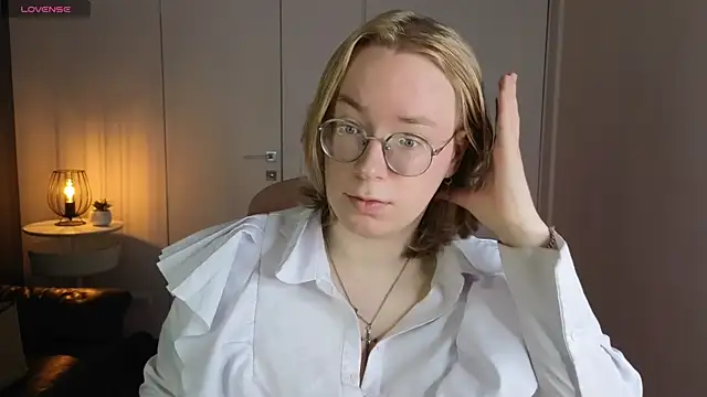 Snapshot of Amanda_Butlerr chatting on June 5, 12:44 pm Amanda Butlerr online show from June 5, 12:44 pm