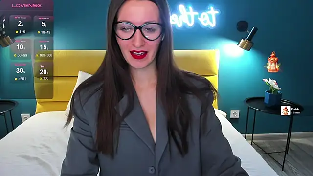 Joan Nelson online show from February 3, 1:26 am