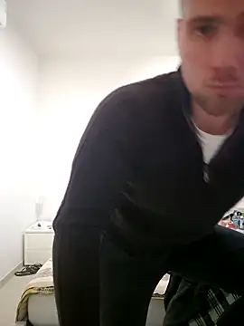 Snapshot of mrlyuis chatting on November 18, 3:27 pm mrlyuis online show from November 18, 3:27 pm