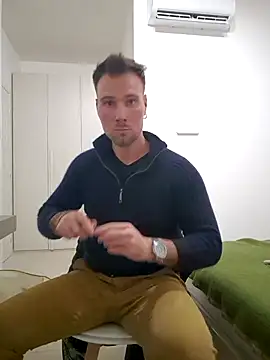 Snapshot of mrlyuis chatting on November 27, 8:22 pm mrlyuis online show from November 27, 8:22 pm