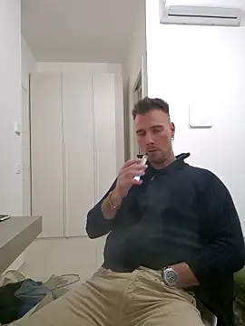 Snapshot of mrlyuis chatting on December 3, 9:13 pm mrlyuis online show from December 3, 9:13 pm