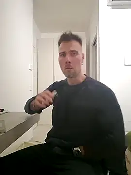 Snapshot of mrlyuis chatting on December 4, 8:17 pm mrlyuis online show from December 4, 8:17 pm