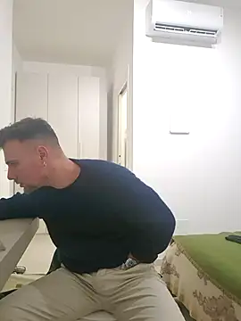 Snapshot of mrlyuis chatting on December 5, 7:43 pm mrlyuis online show from December 5, 7:43 pm