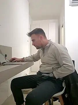 Snapshot of mrlyuis chatting on December 15, 5:17 pm mrlyuis online show from December 15, 5:17 pm