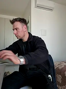 mrlyuis online show from April 24, 1:46 pm