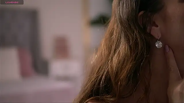 RebeccaRese online show from July 14, 8:30 am