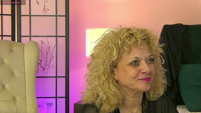 Snapshot of NiaMalkova chatting on October 2, 4:47 pm NiaMalkova online show from October 2, 4:47 pm