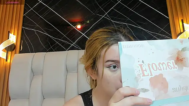 kristal joi dl online show from November 5, 1:11 pm