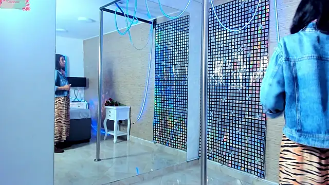 Snapshot of MiaAmore_ chatting on November 2, 2:19 pm MiaAmore  online show from November 2, 2:19 pm