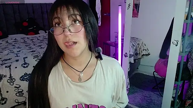 Snapshot of lilitth777 chatting on February 5, 12:04 am lilitth777 online show from February 5, 12:04 am