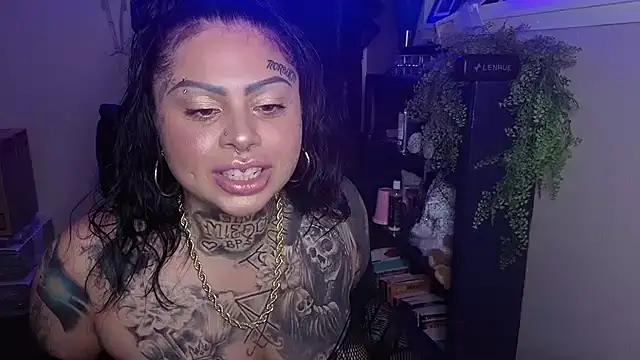 Snapshot of chicanachic13 chatting on May 23, 4:50 am chicanachic13 online show from May 23, 4:50 am
