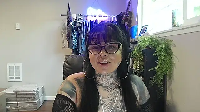Snapshot of chicanachic13 chatting on May 24, 9:31 pm chicanachic13 online show from May 24, 9:31 pm