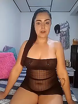 Snapshot of Nahomi_04 chatting on November 12, 3:01 pm Nahomi 04 online show from November 12, 3:01 pm