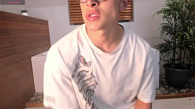Snapshot of AustinJones_ chatting on October 16, 8:21 pm AustinJones online show from October 16, 8:21 pm