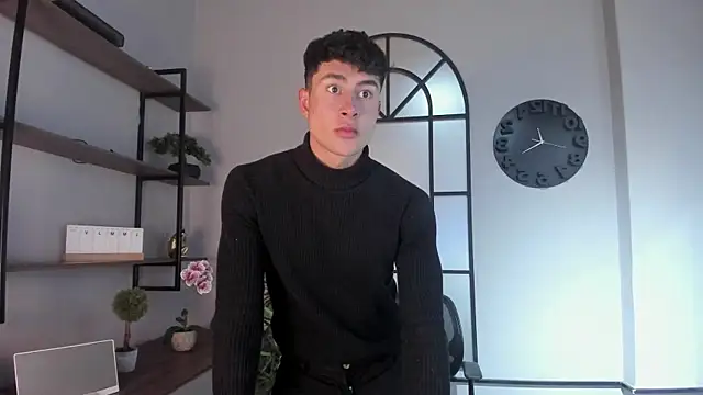 AustinJones  online show from December 20, 7:32 pm