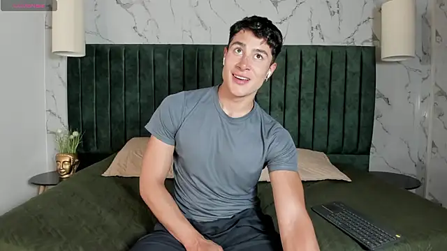 AustinJones  online show from January 14, 9:20 pm