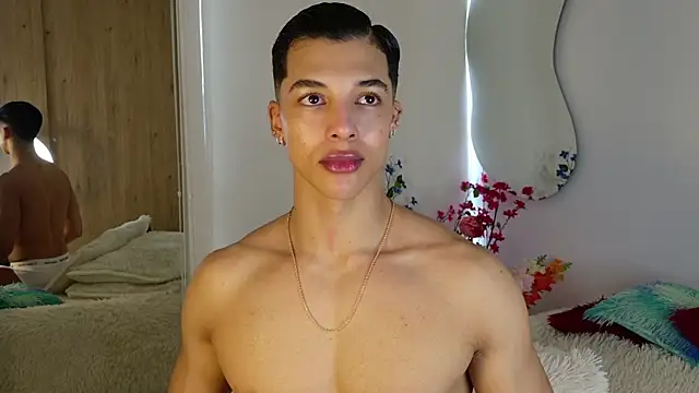 Snapshot of Troye_Williams chatting on June 30, 2:51 pm Troye Williams online show from June 30, 2:51 pm