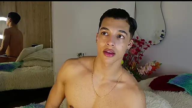 Snapshot of Troye_Williams chatting on July 10, 12:04 am Troye Williams online show from July 10, 12:04 am