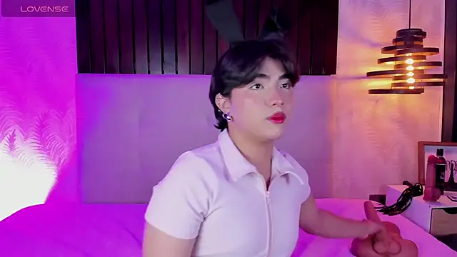 Snapshot of Creamy_Angelo chatting on October 23, 8:40 pm Creamy Angelo online show from October 23, 8:40 pm