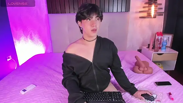 Snapshot of Creamy_Angelo chatting on November 21, 8:40 pm Creamy Angelo online show from November 21, 8:40 pm