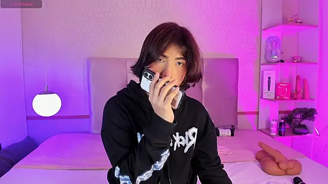 Creamy Angelo online show from May 1, 1:26 pm