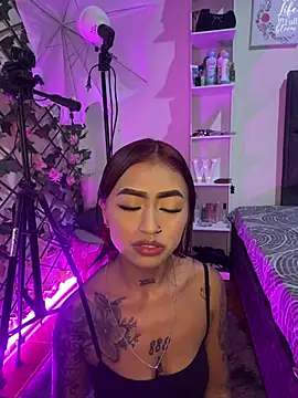Snapshot of Dirty_isabella18 chatting on May 20, 5:41 pm Dirty isabella18 online show from May 20, 5:41 pm