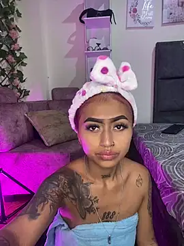 Snapshot of Dirty_isabella18 chatting on June 4, 10:05 pm Dirty isabella18 online show from June 4, 10:05 pm